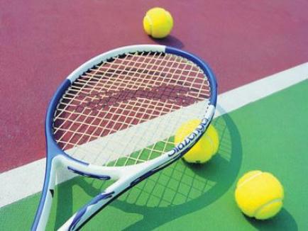 Clubul Voinţa organizează cursuri de tenis pentru copii şi adulţi 
